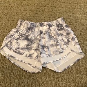 Athleta Mesh Racer Run Shorts 4”